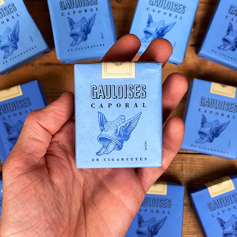 paquet de tabac cigarette troupe troupes militaire armée 1970 1972 1973 ancienne vintage gauloises caporal gendarmerie
