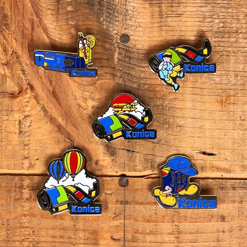 pin's photo ancien vintage film pellicule konica 1990 publicitaire