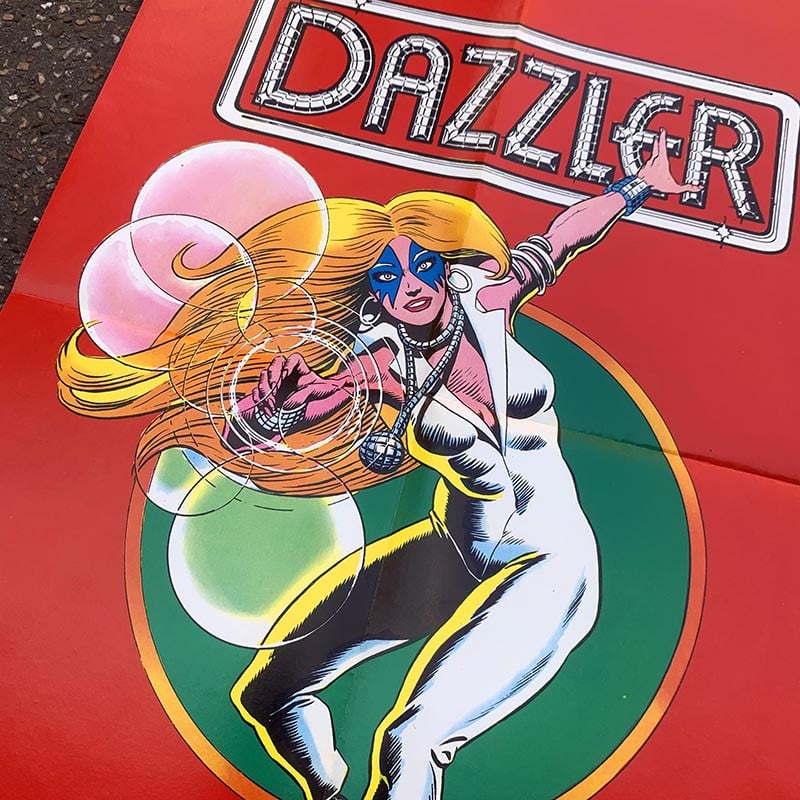 poster affiche ancienne marvel dazzler 1982 edition lug editions magazine titans roller red girl