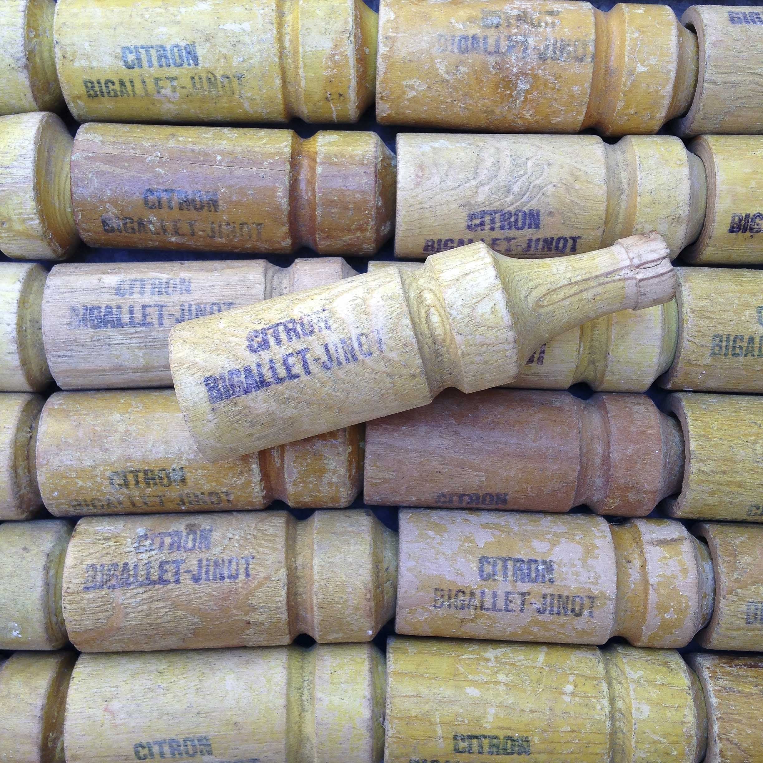appeau bois coloré ancien vintage bigallet citron jinot sifflet oiseau usine 1950