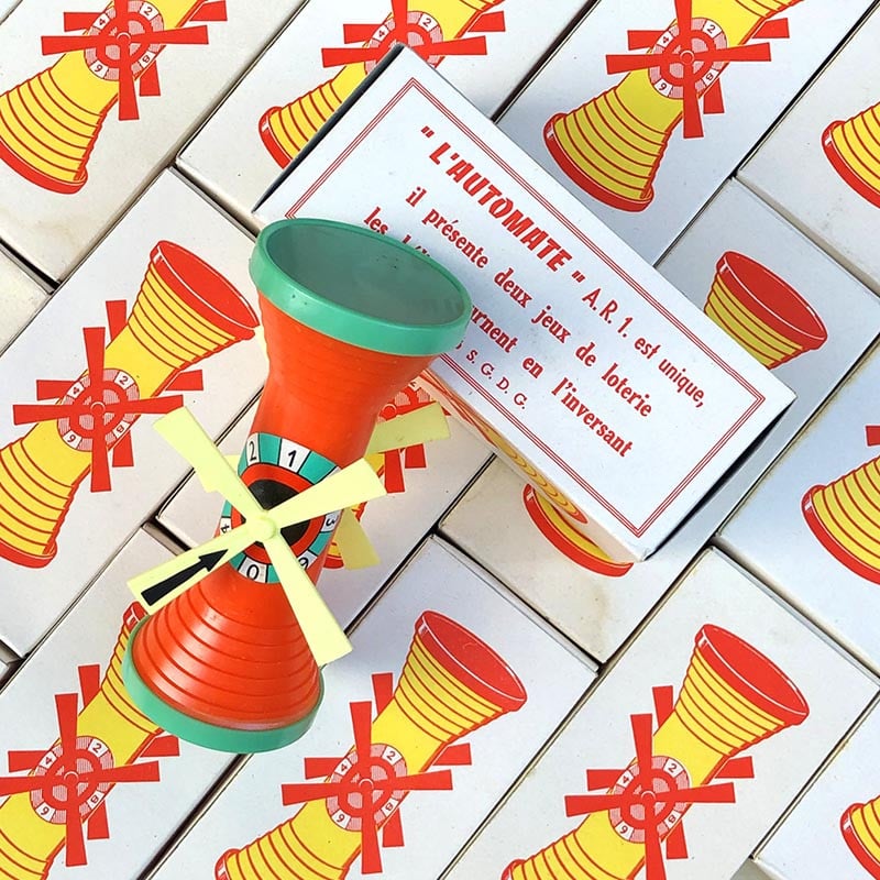 automate de loterie AR1 ancien plastique creux sablier sable jeu de hasard bar jeux ancien carte bistrot 1950 1960