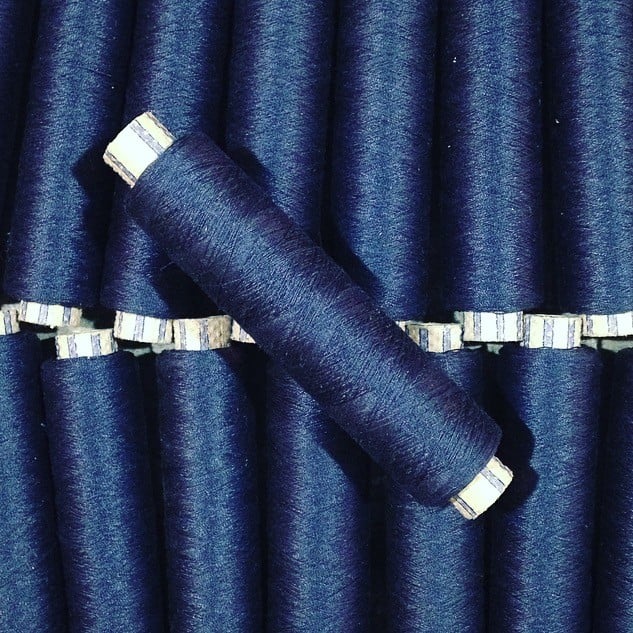 bleu foncé bobine fil cotton ancien vintage mercerie 1990