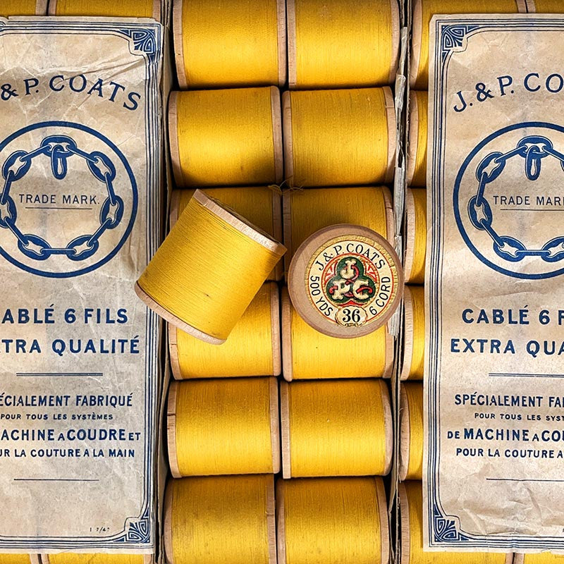 fil jaune j p coats coton bobine bois ancien vintage mercerie filature 1930