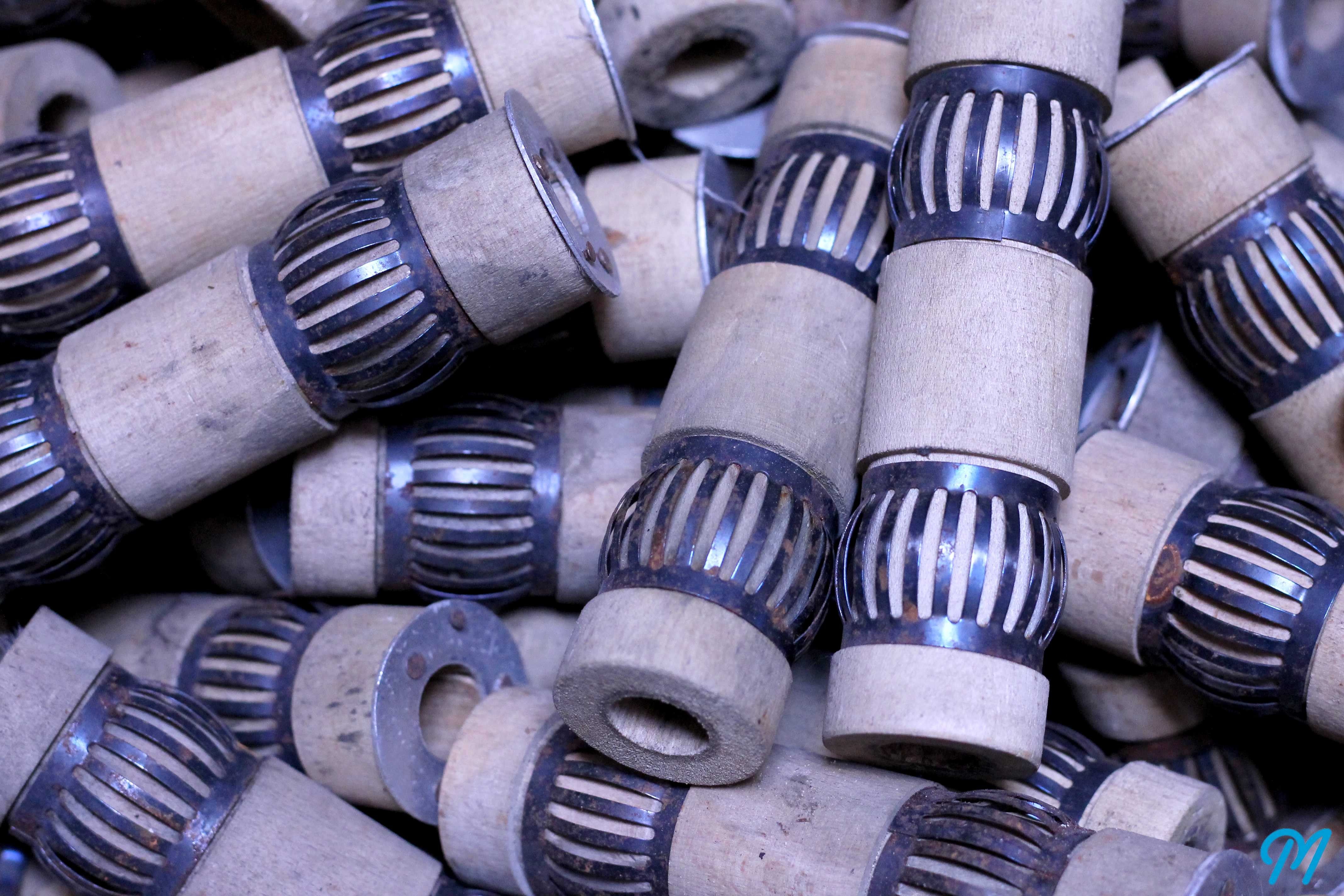 bobine ancienne fleurette bois et métal 1930 vide creuse fil