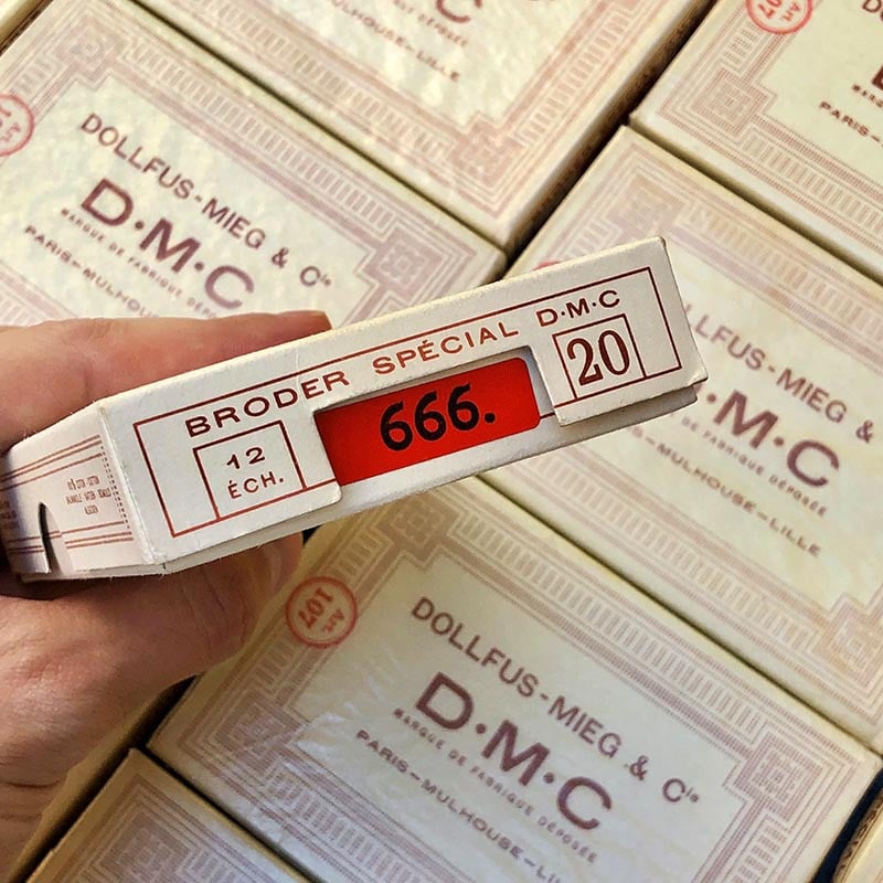 Boite de 12 Echeveaux Rouges DMC 1970