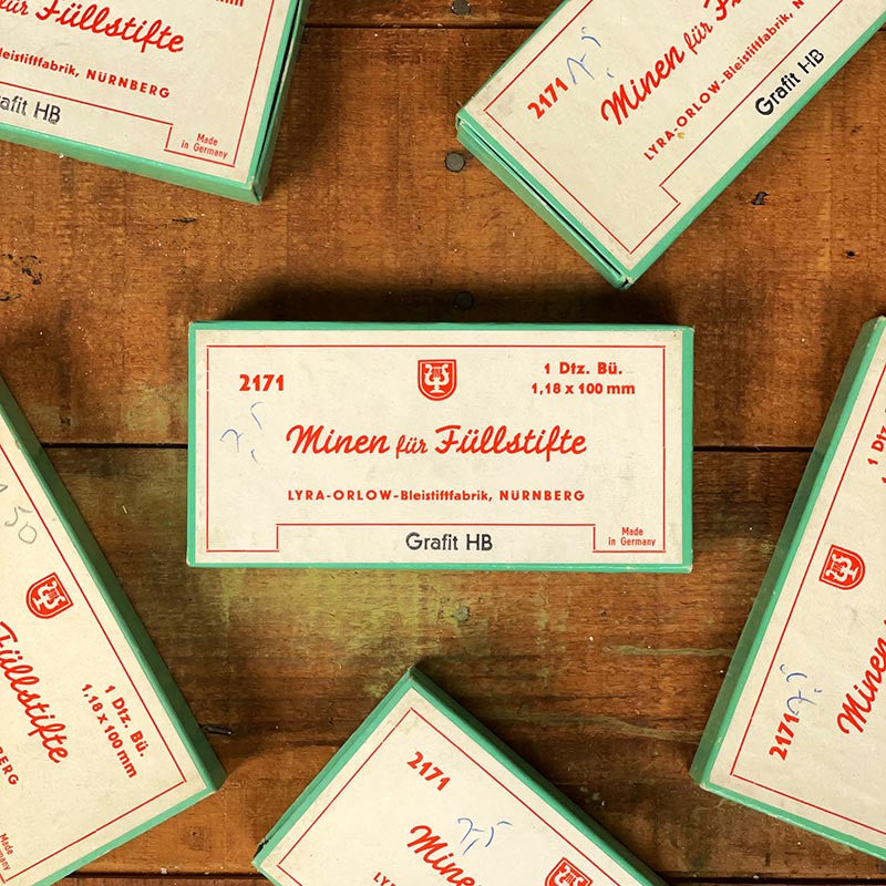 boite de mines criterium 1,18mm 100mm ancien 1950 1940 papeterie ancienne bureau école lyra orlow
