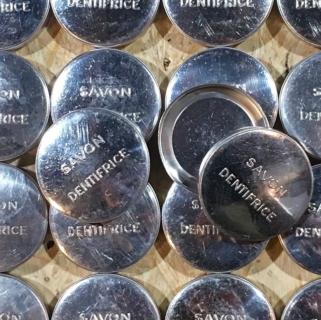 petite boite ronde aluminium métallique savon dentifrice 1930 1940 pharmacie
