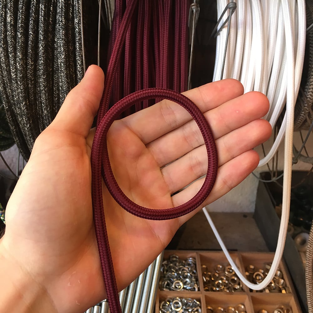 cable electrique couleur fil textile vintage tissu bordeaux rond coloré luminaire lampe