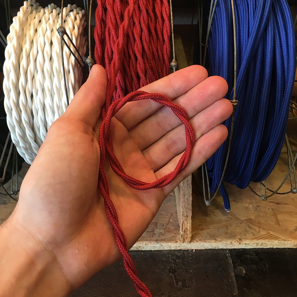 cable electrique couleur fil textile vintage tissu bordeaux torsadé lampe luminaire style ancien