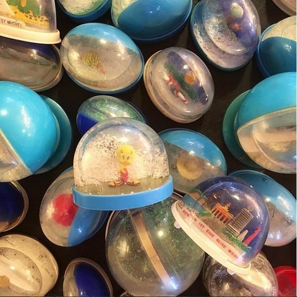 boule a neige ancienne 1990 kitsch plastique disney