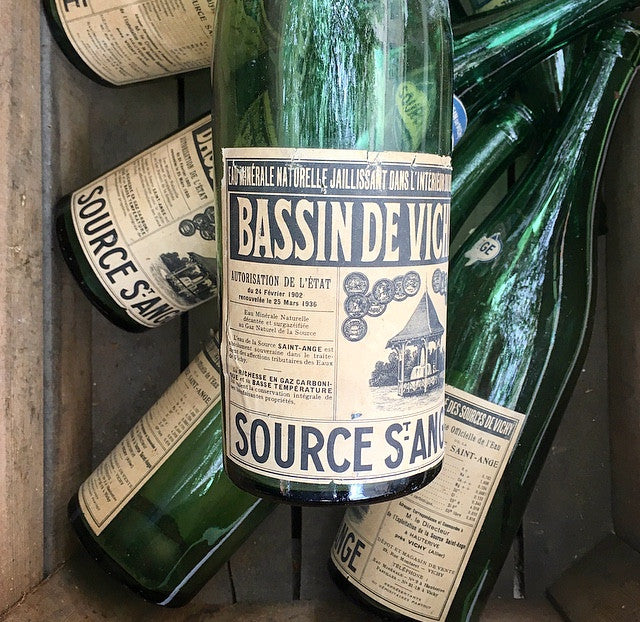 Bouteille Bassin de Vichy St Ange 1930 vert ancien vintage bar source eau