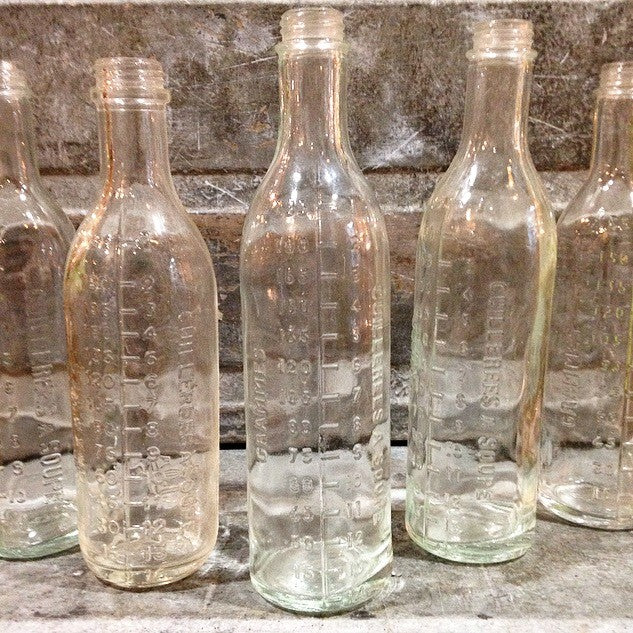 bouteille verre  graduée mesure ancien vintage gramme cuillerée soupe pharmacie santé 1950