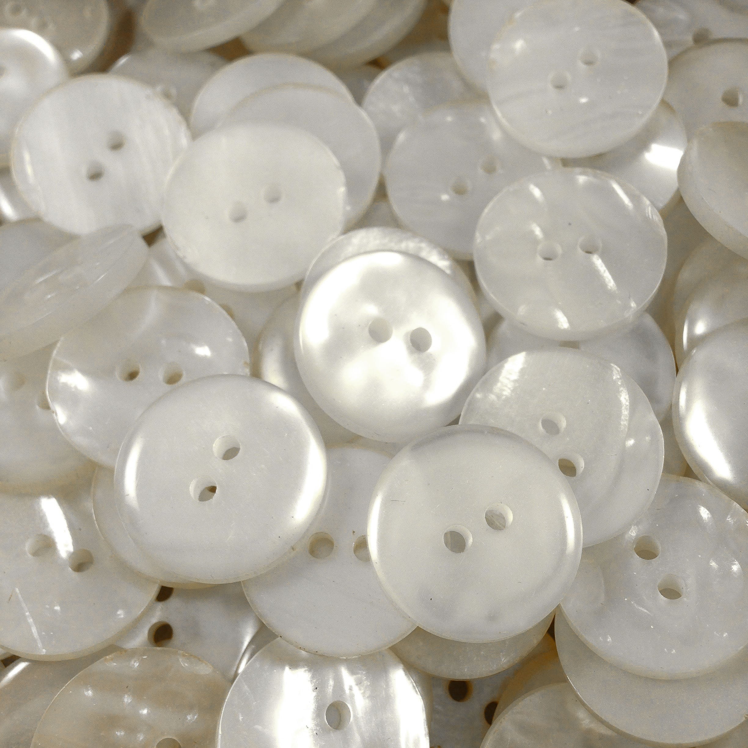 bouton fantaisie plastique blanc transparent ancien vintage 18mm mercerie 1960