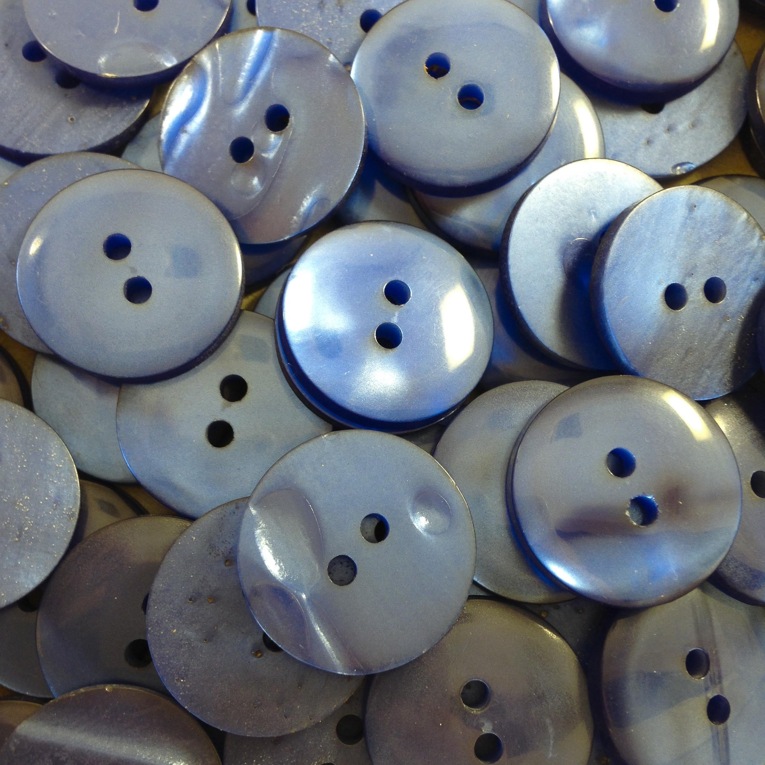 bouton fantaisie plastique bleu foncé ancien vintage 18mm mercerie 1960