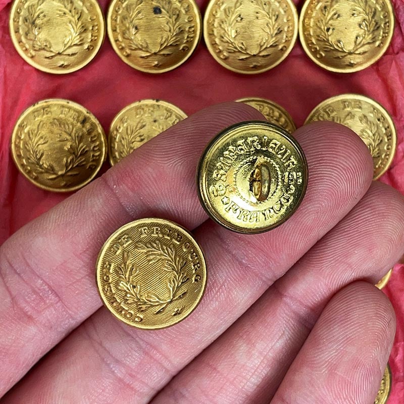 bouton ancien collège de fribourg 19mm doré or supérieur 1930 Ancien Vintage Militaire