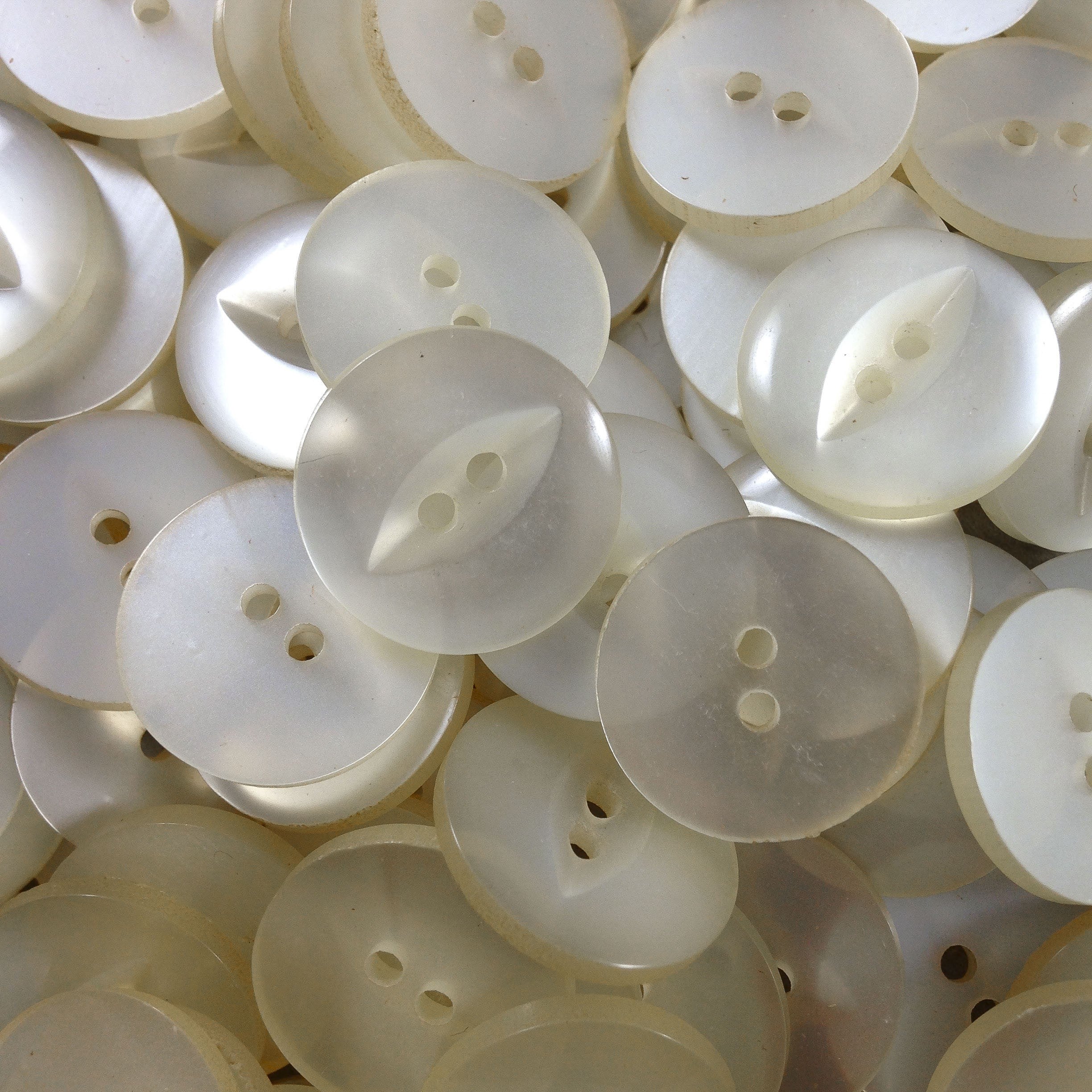 bouton transparent blanc ancien vintage mercerie plastique 1960 18mm