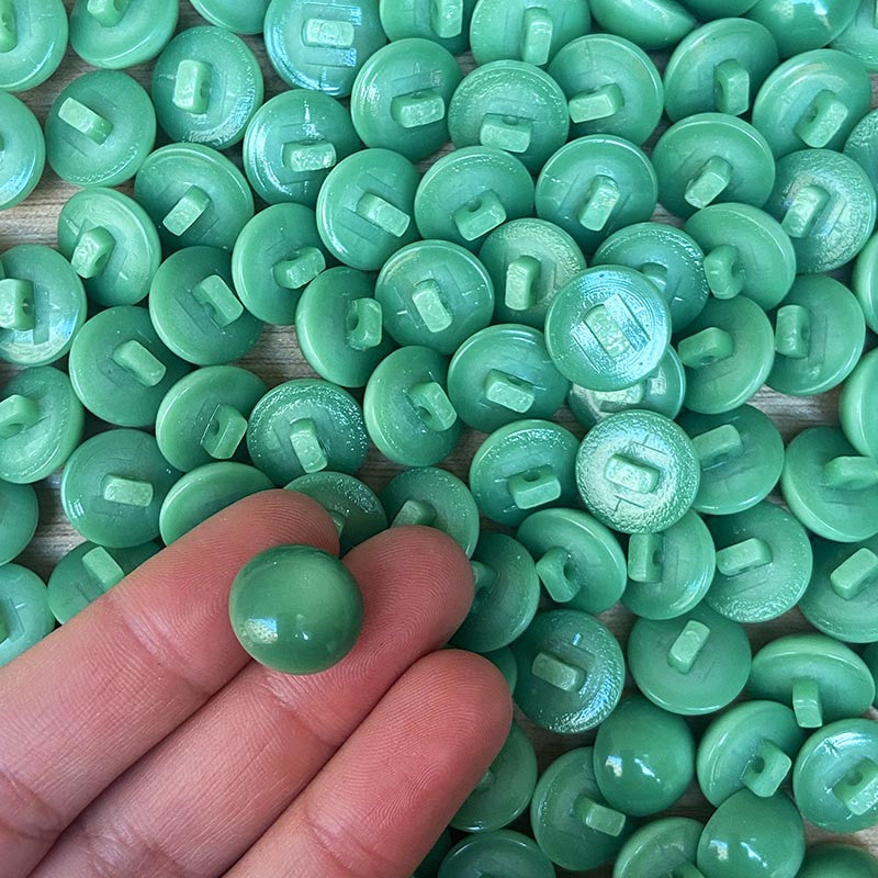 bouton ancien plastique vert eau bombé petit 14mm 1970 fantaisie mercerie
