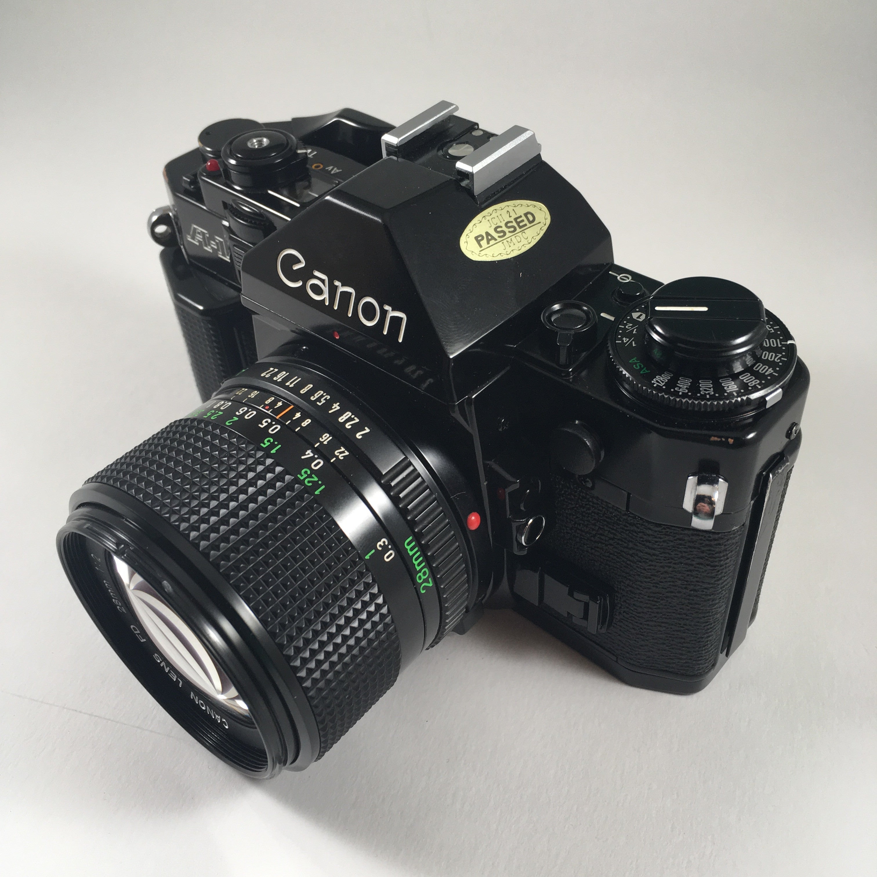 Canon A-1 & 28mm FD 1: 2