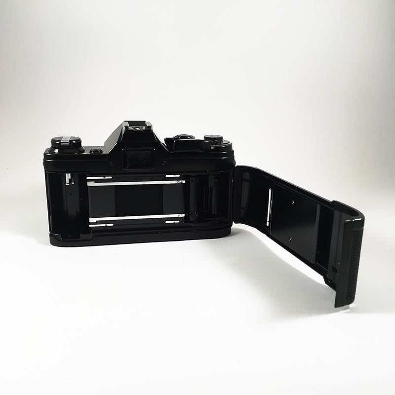 Canon AE-1 Noir & 28mm 2.8