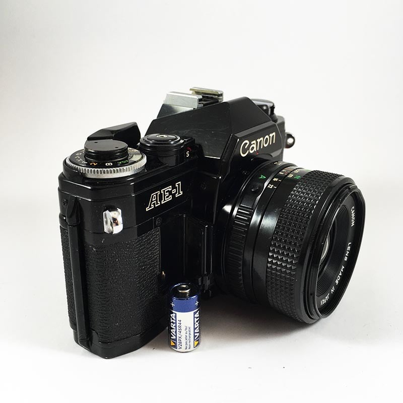 Canon AE-1 Noir & 28mm 2.8
