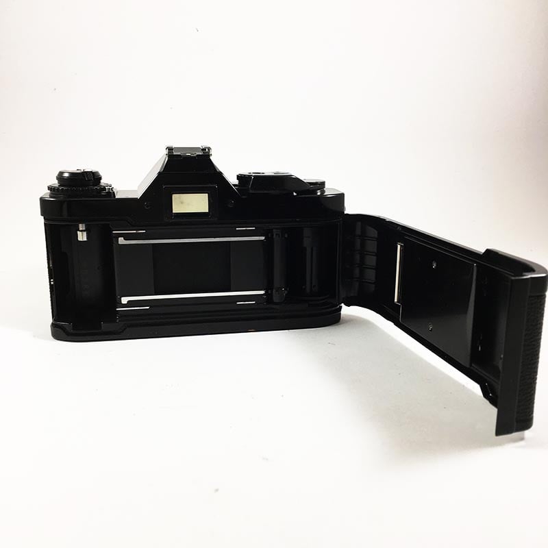Canon AV-1 Noir & 50mm FD 1.8