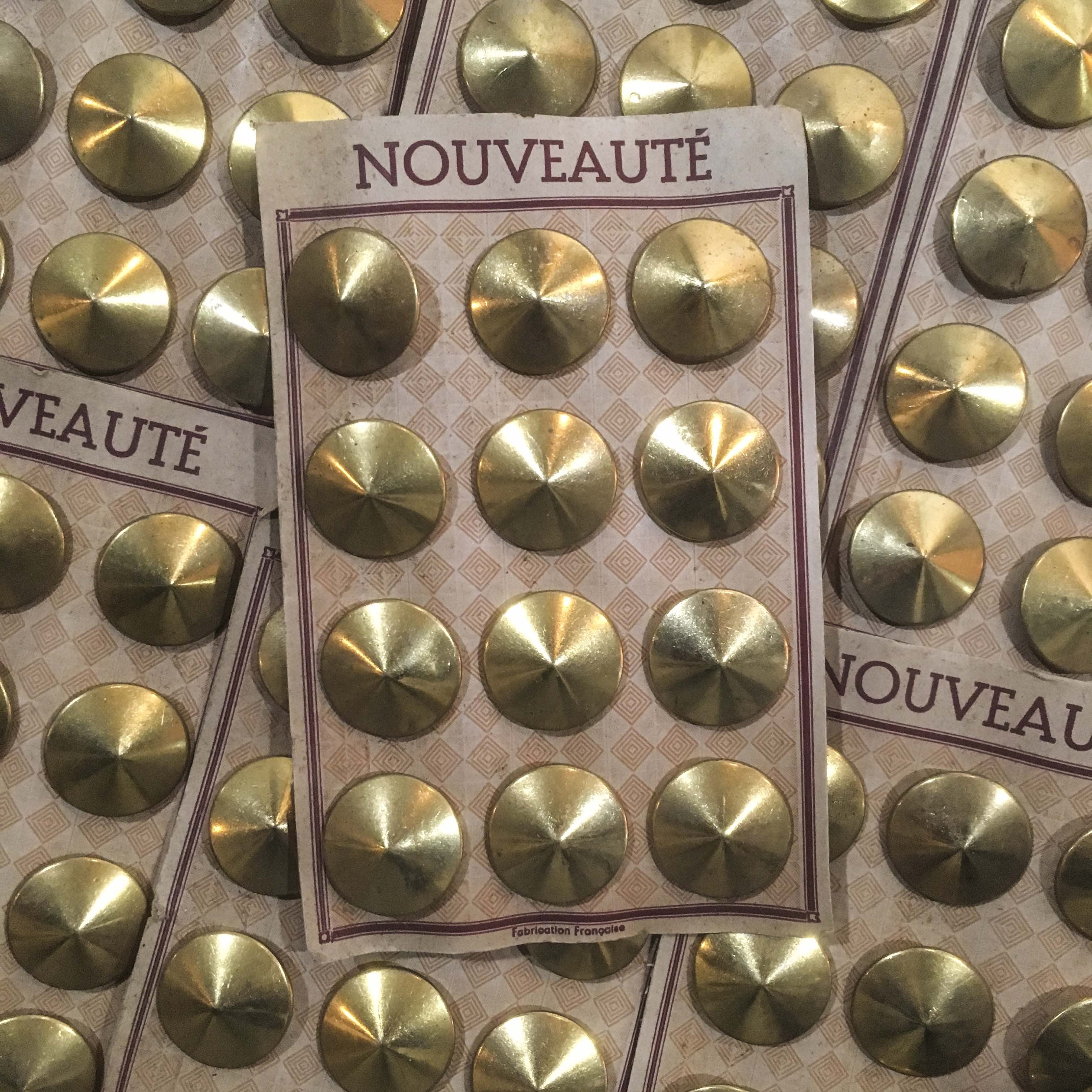 carte de 12 boutons anciens vintage 1930 mercerie couture 28mm métallique métal doré or