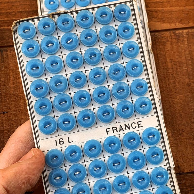 carte 144 boutons ancien vintage verre bleu rond mercerie 1900 uniforme armée militaire 10mm