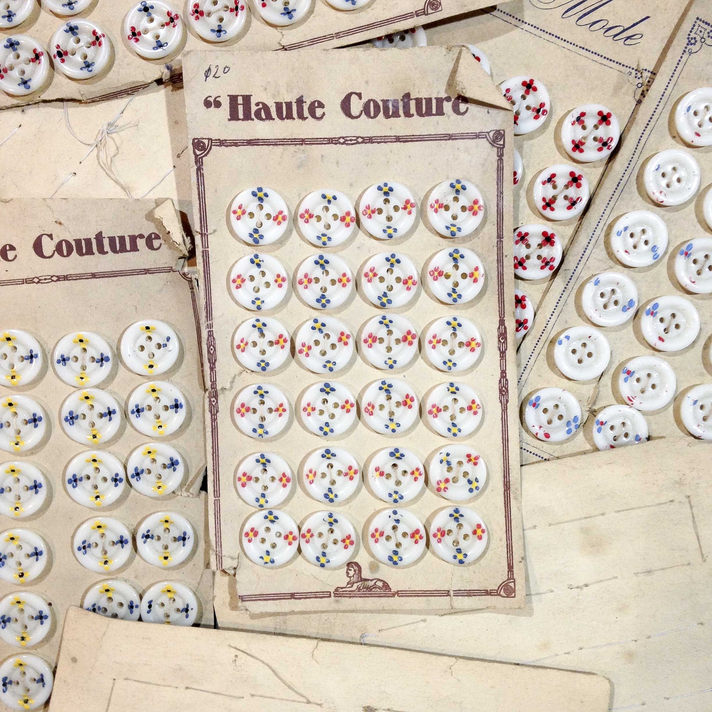 carte 24 boutons fleuris ancien vintage blanc plastique mercerie 1930 20mm