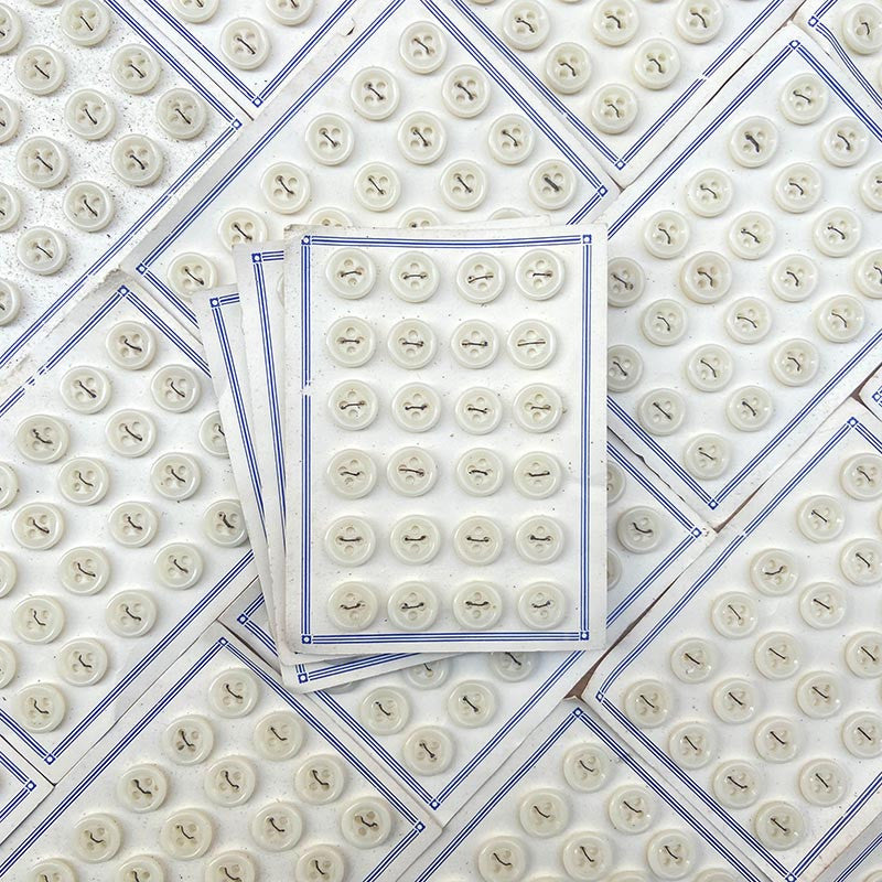 carte 24 boutons ancien vintage verre blanc mercerie 1950 12mm