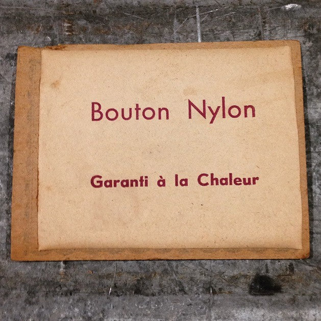 Carte 24 Petits Boutons Blancs 10mm 1950 n°2