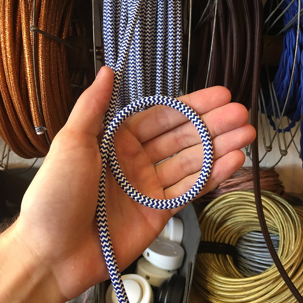 cable electrique couleur fil textile vintage tissu chevron bleu blanc rond luminaire lampe coloré