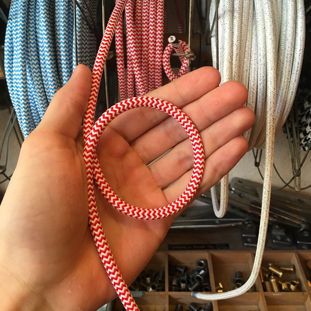 cable electrique couleur fil textile vintage tissu chevron rouge blanc rond coloré lampe luminaire