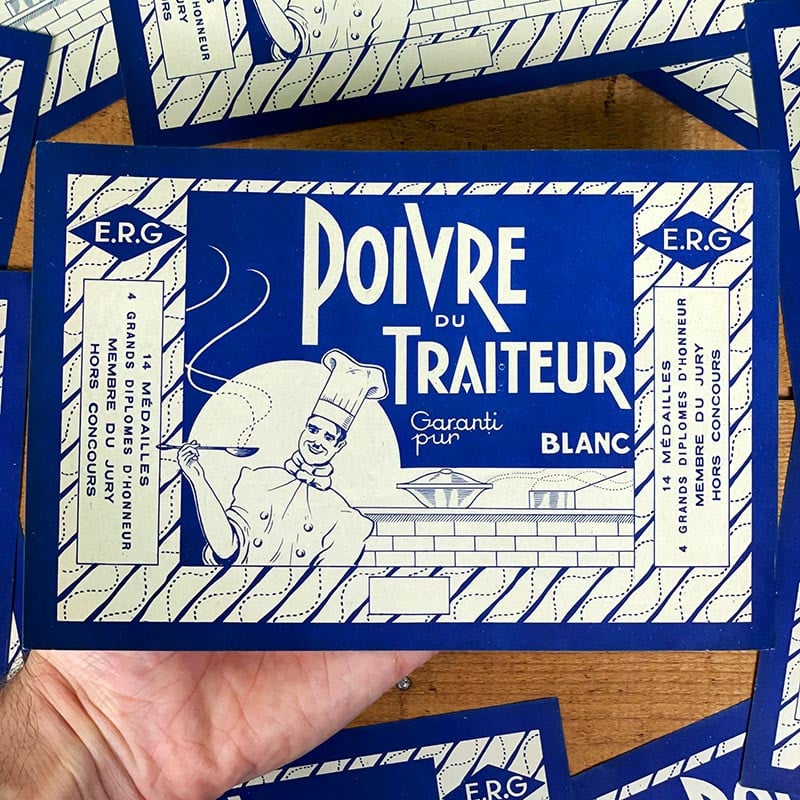 étiquette ancienne papier poivre du traiteur blanc bleu assaisonnement cuisine ancien vintage restaurant chef 1930