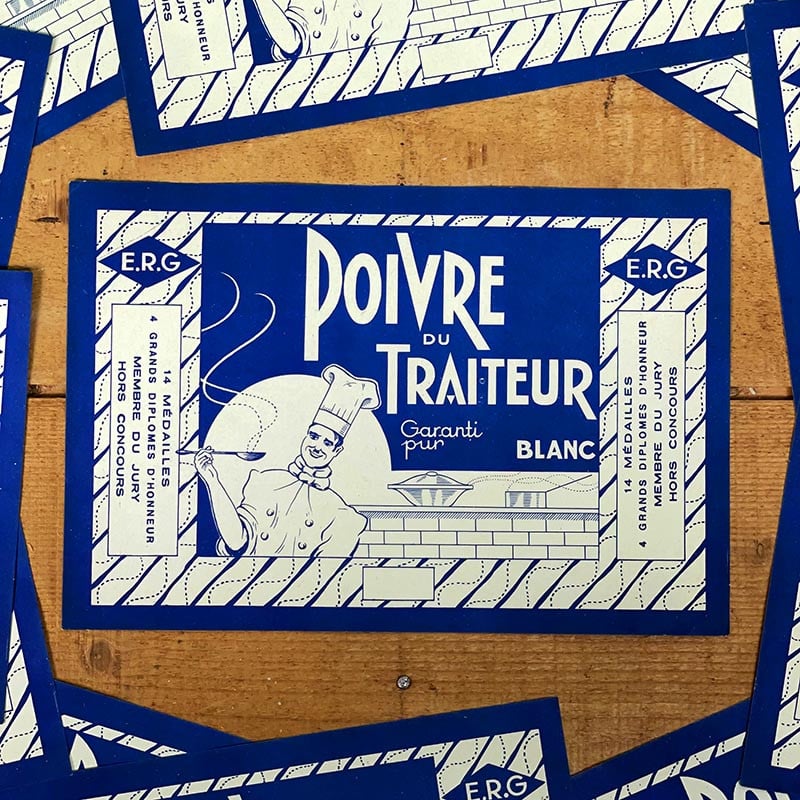 étiquette ancienne papier poivre du traiteur blanc bleu assaisonnement cuisine ancien vintage restaurant chef 1930