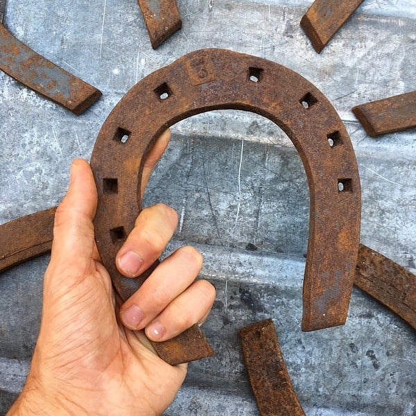 fer a cheval ancien vintage metal metallique ferronnerie marechal ferrant