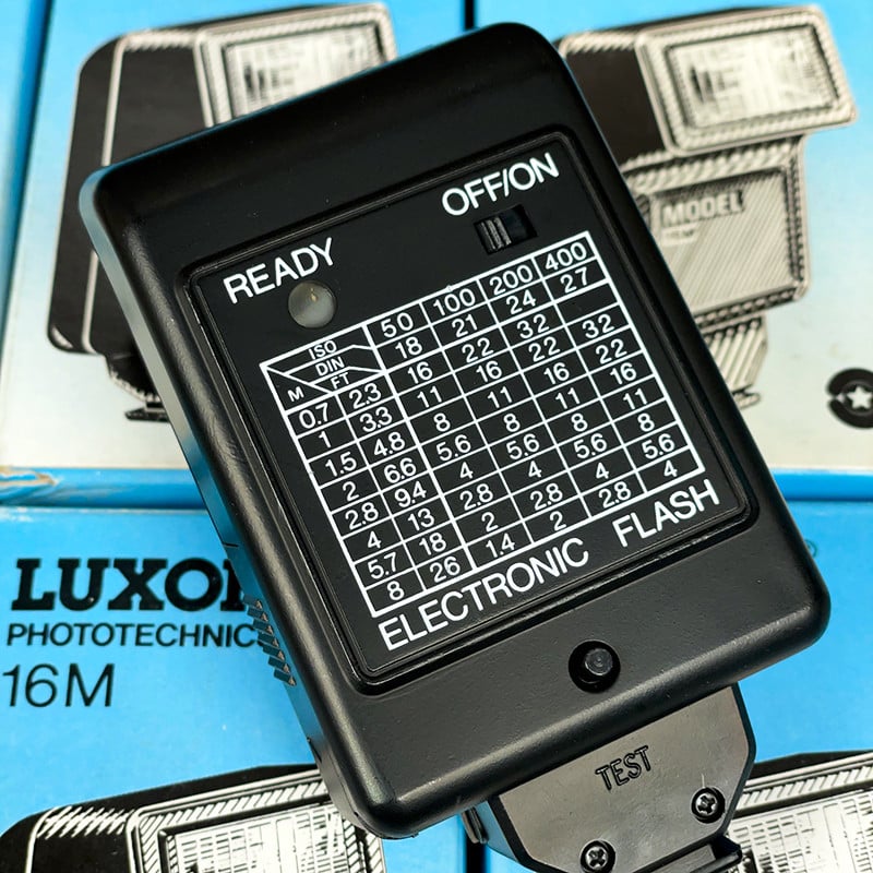 Flash Luxon phototechnics 16m appareil photo argentique reflex canon nikon olympus minolta ancien vintage 24x36 135 35mm