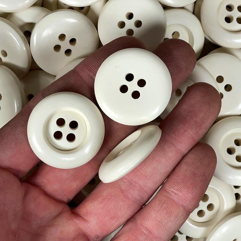 bouton ancien plastique blanc rond arrondi gros grand vintage 1970 1980 4 trous 30mm