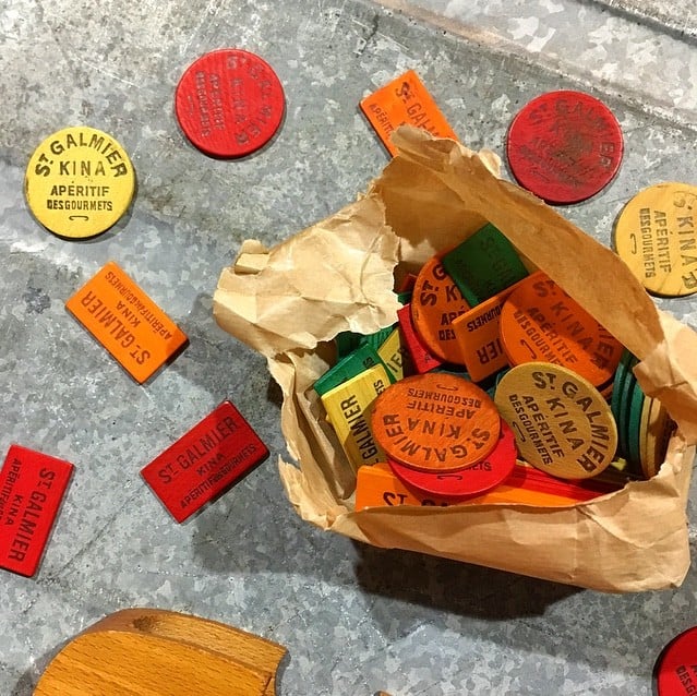 support socle bar jeu jeton bois ancien st galmier kina 1930 vintage jeu cartes bistrot