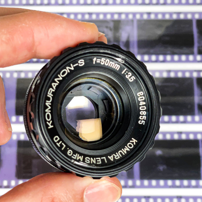 Komura komuranon-s 50mm 3.5 objectif agrandisseur tirage chambre noir papier négatif film pellicule argentique photo photographie labo laboratoire ancien vintage 24x36 35mm 135 