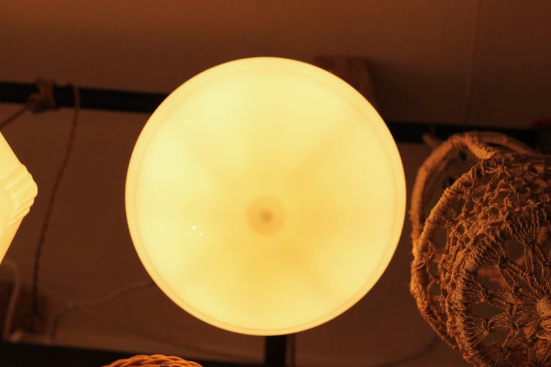 luminaire ancien opaline verre blanc 1930 art deco ecole griffe laiton intérieur décor