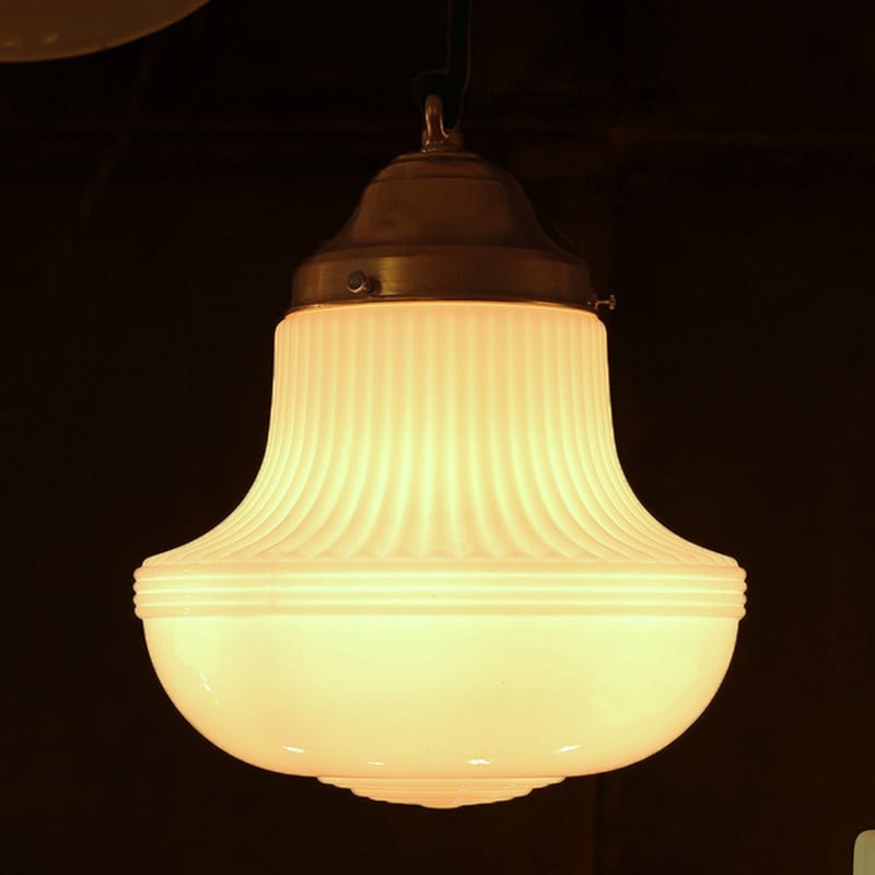 luminaire ancien opaline verre blanc 1930 art deco fontaine griffe laiton intérieur décor