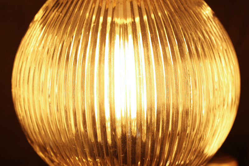 luminaire ancien opaline verre blanc 1930 art deco holophane griffe laiton intérieur décor