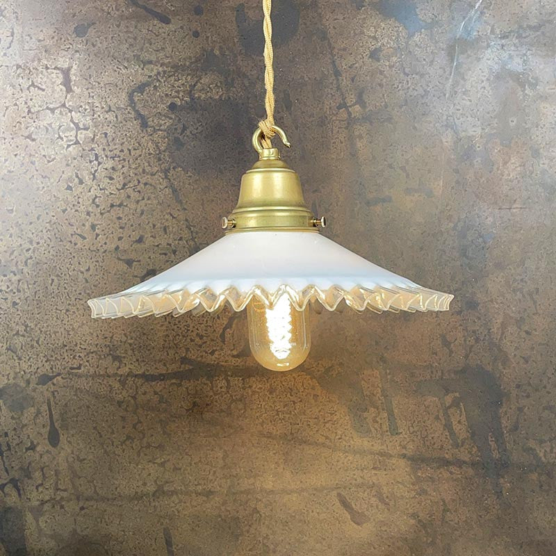 Luminaire Vintage Dentelle Blanche 1930