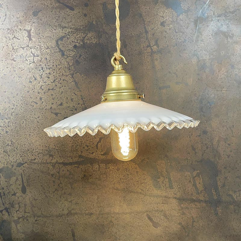 Luminaire Vintage Dentelle Blanche 1930