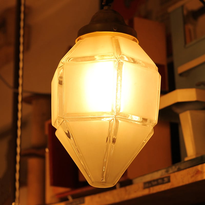 Opaline ancienne luminaire suspension verre art déco diamant vintage 1930
