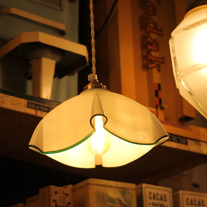Opaline ancienne luminaire suspension verre art déco liseré vert vintage 1950