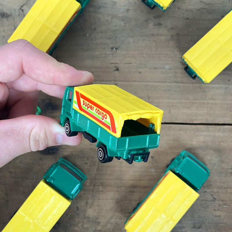 voiture miniature camion ancienne ford super cargo vert jaune fabriqué en france 1990 1980
