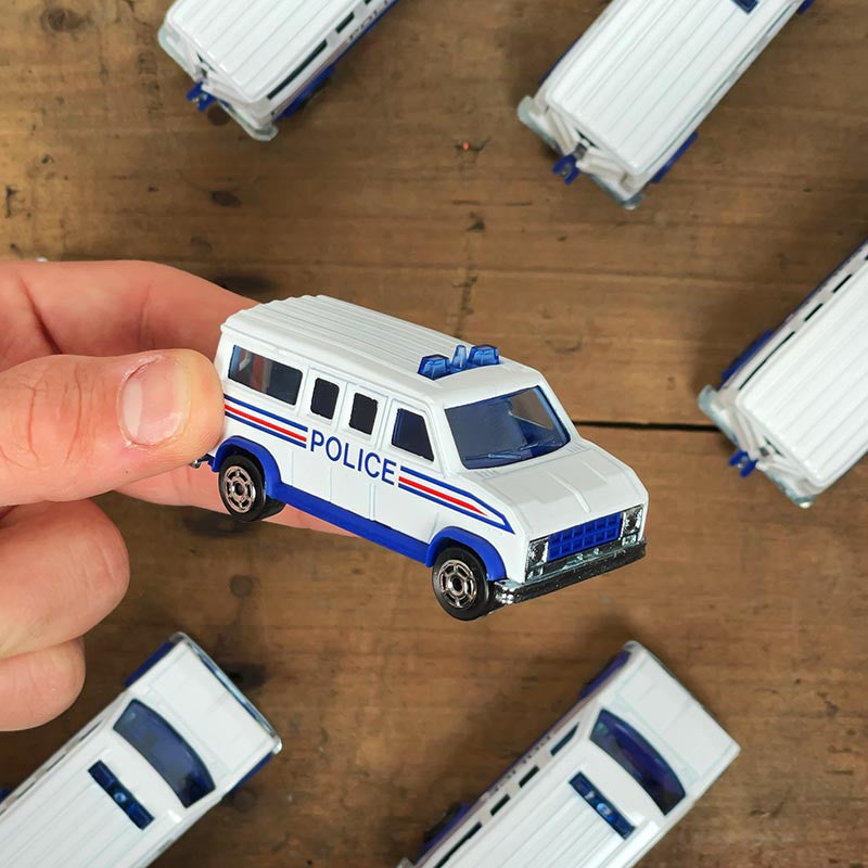 voiture miniature ancienne fourgon de police blanc blanche fabriqué en france 1990 1980