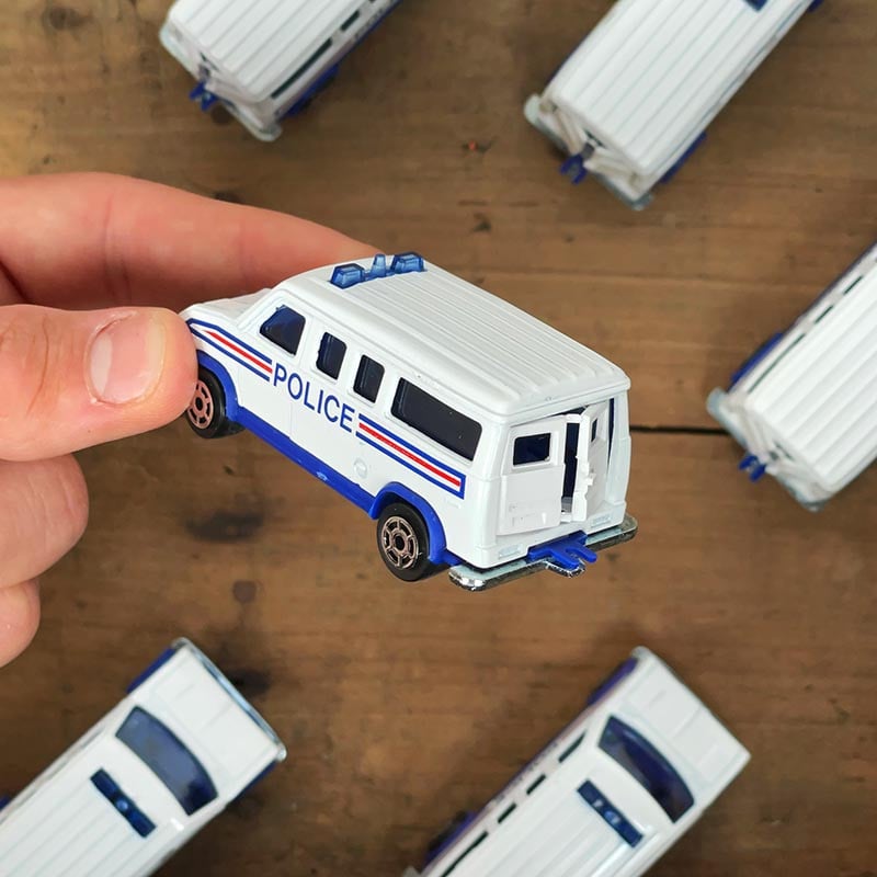 voiture miniature ancienne fourgon de police blanc blanche fabriqué en france 1990 1980