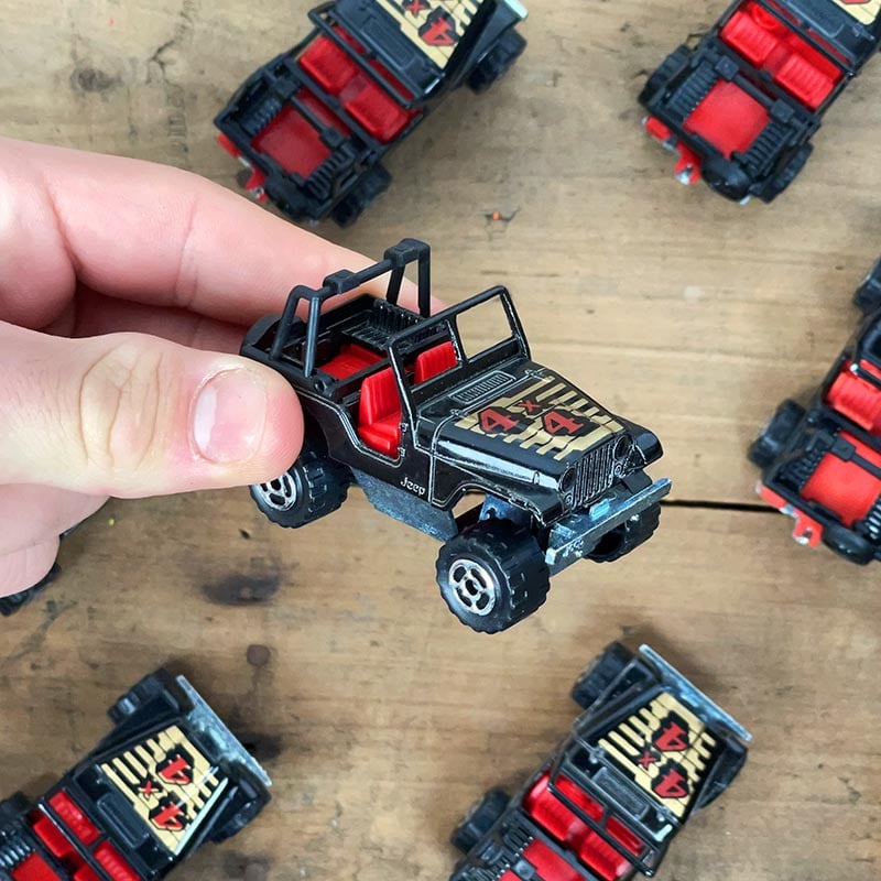 voiture miniature ancienne jeep noire rouge fabriqué en france 1990 1980